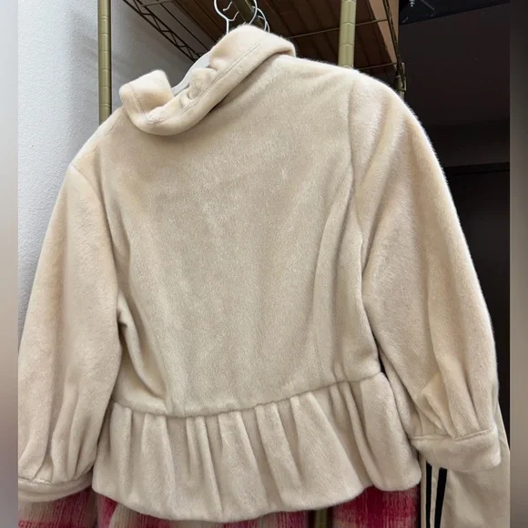 Elegant Cream Women's Jacket - Picture 2 of 3